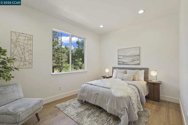 Image 15 of 35 For 2575 Edgewater Drive