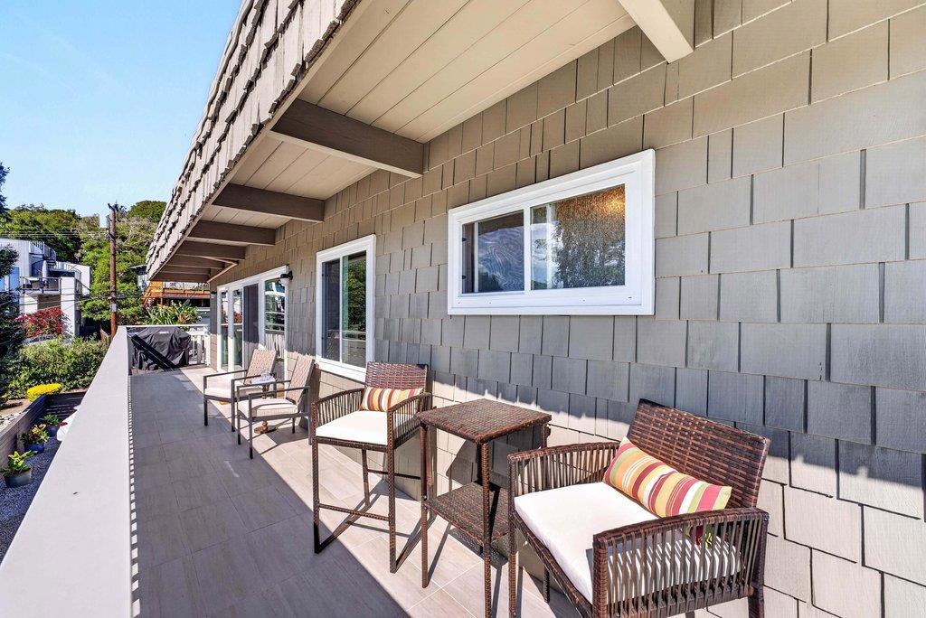https://media.crmls.org/mediaz/ff1646a4-1c93-42f2-8ab6-761982c0aede.jpg?preset=X-Large
