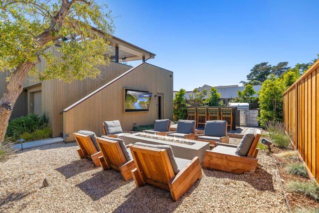 1122 W Cliff Drive, Santa Cruz CA: https://media.crmls.org/mediaz/ff171d57-6ee5-47d5-8fb4-c5bb3959682e.jpg