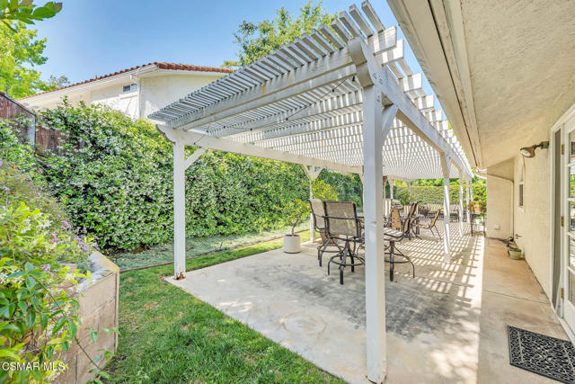5050 Golden Nugget Way, Oak Park CA: https://media.crmls.org/mediaz/ff172fe5-2c33-4ffe-90f3-1b61adeaf0b9.jpg
