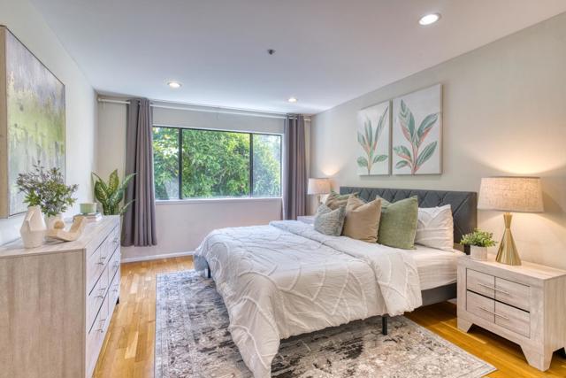 320 Palo Alto Avenue, Palo Alto CA: https://media.crmls.org/mediaz/ff17a28f-11a7-4cf9-9e3a-ef7e4d4282d2.jpg