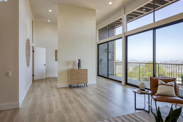 17 Ora Way, San Francisco CA: https://media.crmls.org/mediaz/ff1812e1-6e88-4663-855d-c59264feeb06.jpg