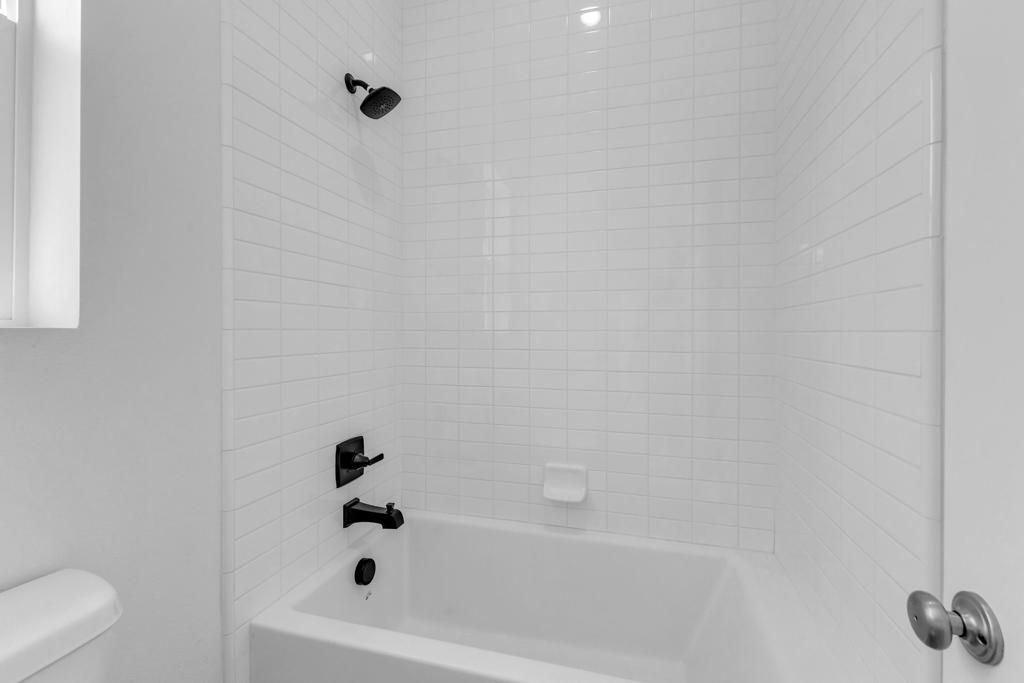 https://media.crmls.org/mediaz/ff18142b-8203-454f-b2ee-a1be04abcbc0.jpg?preset=X-Large