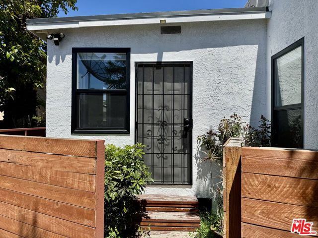 2927 S West View Street, Los Angeles CA: https://media.crmls.org/mediaz/ff18383f-ad19-42f2-a891-cc789367513e.jpg