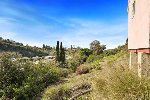 6371 Celia Vista Dr, San Diego CA: https://media.crmls.org/mediaz/ff18c5e6-c232-4039-8295-a0dd771cdb17.jpg