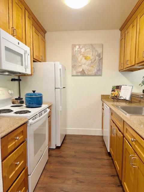 8129 Shelter Creek Lane, San Bruno CA: https://media.crmls.org/mediaz/ff191a8c-de93-4e46-8262-e2ce01c98026.jpg