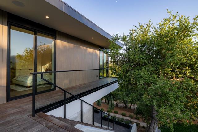 25251 La Rena Lane, Los Altos Hills CA: https://media.crmls.org/mediaz/ff1924e7-639e-4ec1-99b5-21acd2e8a4f7.jpg