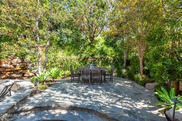 4799 Canterbury Street, Westlake Village CA: https://media.crmls.org/mediaz/ff193894-0ba1-4d45-ae21-ca1cc440ec93.jpg