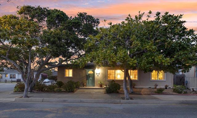 728 Spruce Avenue, Pacific Grove CA: https://media.crmls.org/mediaz/ff194f00-af4f-43b3-93cc-b90678a1564f.jpg