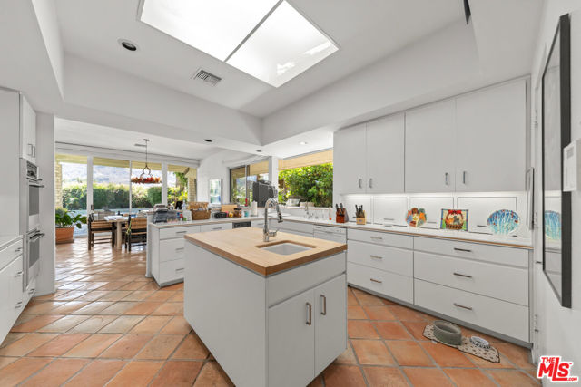 7 Churchill Lane, Rancho Mirage CA: https://media.crmls.org/mediaz/ff19db80-b64e-4183-94d7-96a8b3aa4833.jpg