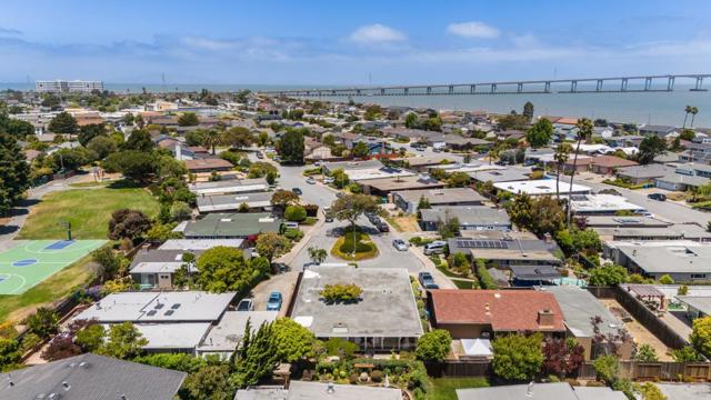 200 Loon Court, Foster City CA: https://media.crmls.org/mediaz/ff1b060c-c43b-41c5-a68a-0fb0b42858df.jpg
