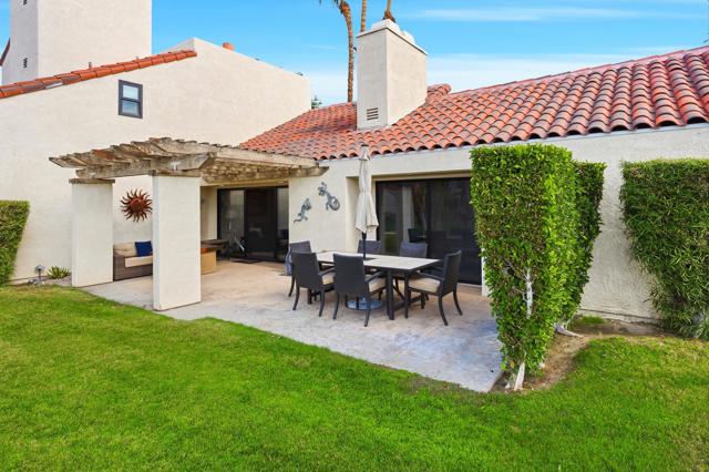 444 Sunningdale Drive, Rancho Mirage CA: https://media.crmls.org/mediaz/ff1bb26e-cdb9-481f-9d68-3dd5c2614bdf.jpg