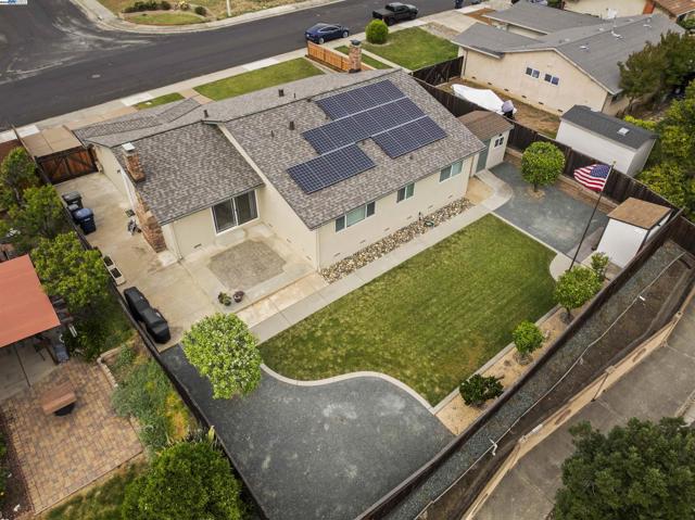 2845 Briarwood Dr, Livermore CA: https://media.crmls.org/mediaz/ff1c6b4a-25d4-4c20-abff-8b983013e5a1.jpg
