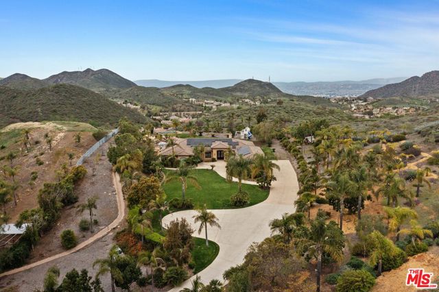 5105 Via El Cerro, Newbury Park CA: https://media.crmls.org/mediaz/ff1d8cfd-cf68-4bb4-86bd-3dfec988aec4.jpg