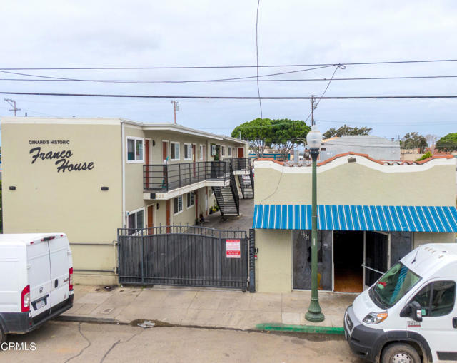633 meta Street, Oxnard CA: https://media.crmls.org/mediaz/ff1d96dc-cb63-4230-a88f-36050b295993.jpg