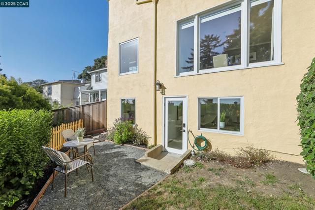 680 Grizzly Peak Blvd, Berkeley CA: https://media.crmls.org/mediaz/ff1dbb42-cf1b-4256-926d-c9d05c03c326.jpg