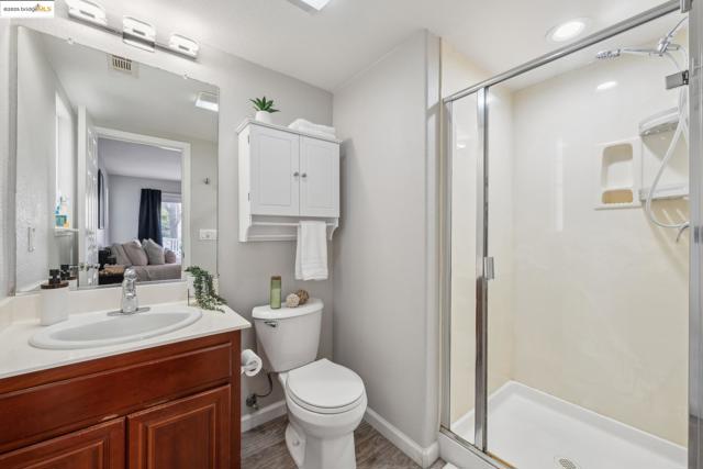 711 Summer Ln, Richmond CA: https://media.crmls.org/mediaz/ff1de4dd-3867-407c-b584-e640693ae5e4.jpg