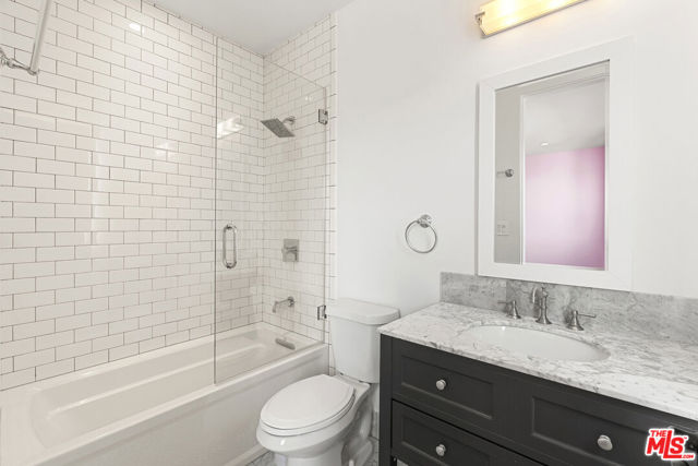 530 N Alta Vista Boulevard, Los Angeles CA: https://media.crmls.org/mediaz/ff1f5b90-47d2-471c-8e94-e33597030cbb.jpg