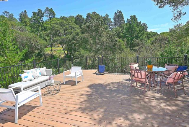 38 Saint Stephens Dr., Orinda CA: https://media.crmls.org/mediaz/ff1f6631-e56f-42cc-9226-c06fbe77ddf4.jpg