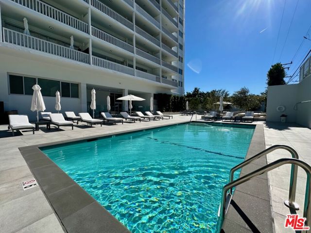 999 North Doheny Drive, 408 photo 16