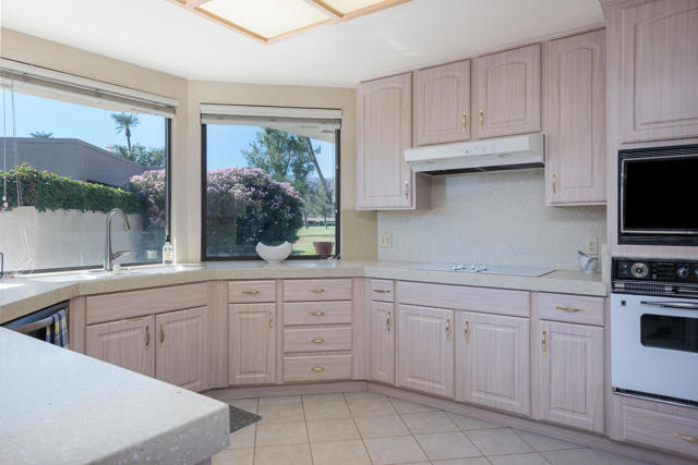 9 Wake Forest Court, Rancho Mirage CA: https://media.crmls.org/mediaz/ff201b10-a8fe-43c3-a0e1-cf4f033df02b.jpg