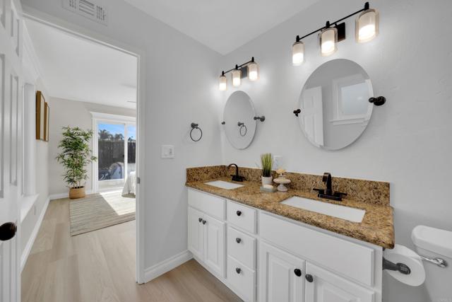 Home for Sale in Lakeside