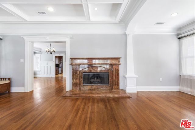 2230 W 30th Street, Los Angeles CA: https://media.crmls.org/mediaz/ff21043f-e7f3-4f6a-9cc3-ab5805891cfa.jpg