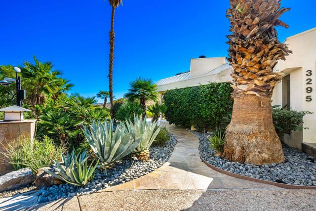 3295 Tiger Tail Lane, Palm Springs CA: https://media.crmls.org/mediaz/ff224e21-912c-4a76-a8eb-4949427bb40b.jpg