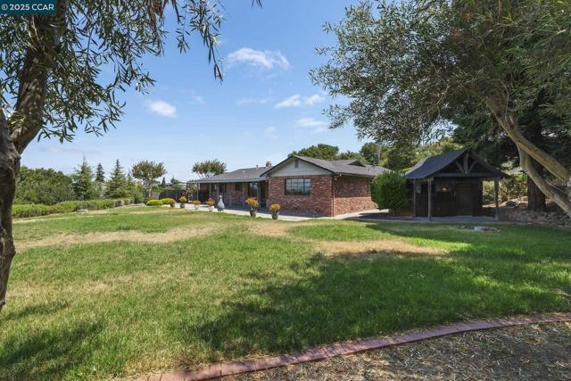 801 Laurel Ct, Rodeo CA: https://media.crmls.org/mediaz/ff2375a2-a56e-43fb-a294-6ffcc2b5db9b.jpg