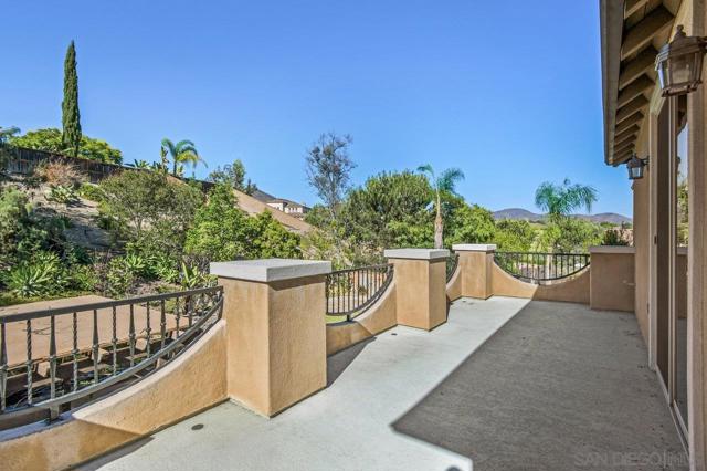 2957 Ranch Gate Rd, Chula Vista CA: https://media.crmls.org/mediaz/ff237916-3102-47b7-8d5f-111b3c7bb94e.jpg