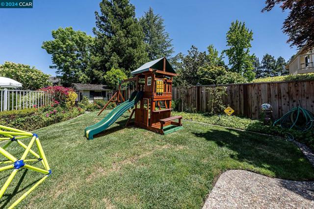 Image 45 of 59 For 604 Lomond Cir