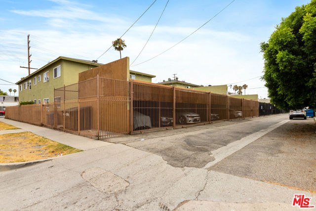 6955 Fulton Avenue, North Hollywood, California 91605, ,Multi-Family,For Sale,Fulton,24427601