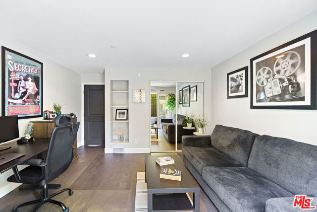 5118 Cerrillos Drive, Woodland Hills CA: https://media.crmls.org/mediaz/ff241e01-9972-414d-aa6a-e68e9044b78b.jpg