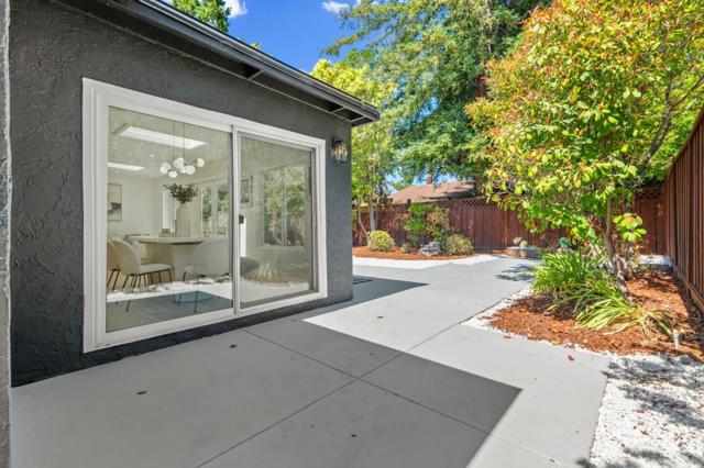 2049 Santa Cruz Avenue, Menlo Park CA: https://media.crmls.org/mediaz/ff2547df-56b0-44c9-a8e1-47e09cac6873.jpg