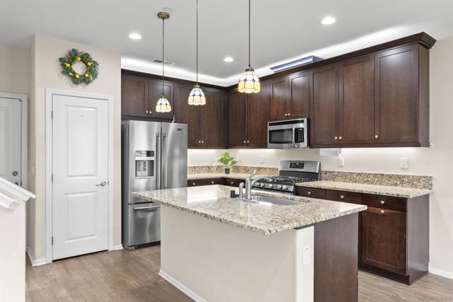 1800 Saltaire Place, San Diego CA: https://media.crmls.org/mediaz/ff256631-82ce-4c37-ac04-edca7f7d4c4f.jpg