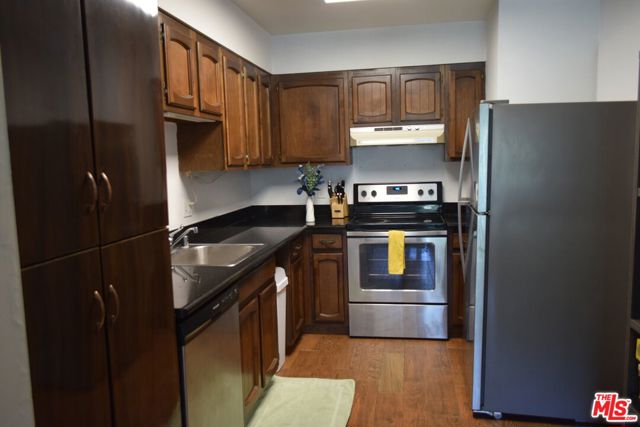 437 29th Street, San Francisco CA: https://media.crmls.org/mediaz/ff257081-16f5-4a7d-8d17-9aa1777237fe.jpg