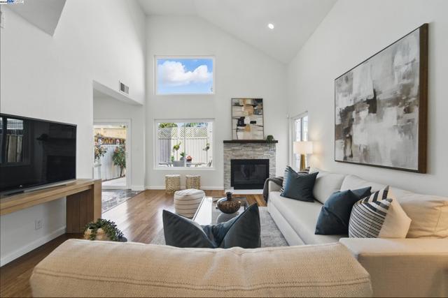 35864 Killorglin Cmn, Fremont CA: https://media.crmls.org/mediaz/ff25811c-9ddc-4f2e-9473-b9ecf9756544.jpg