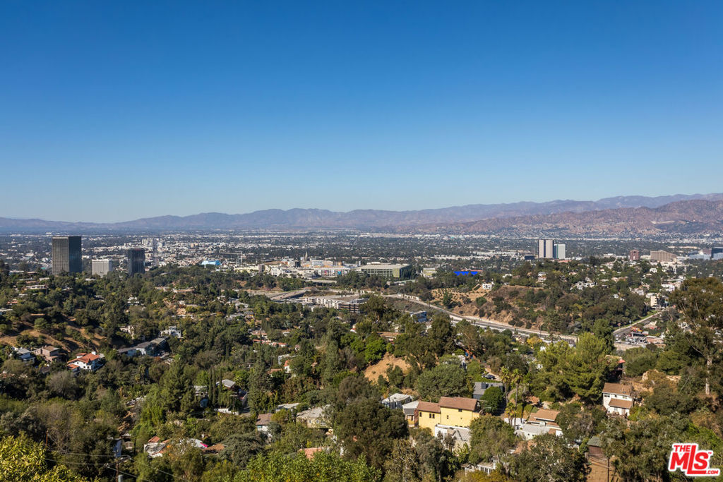 7177 Pacific View Drive