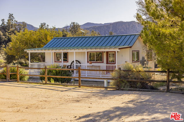 29433 Highway 33 Highway, Maricopa CA: https://media.crmls.org/mediaz/ff25cac1-6ec7-4b63-b022-5276946e4a37.jpg