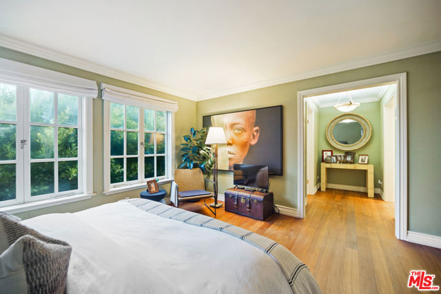 31740 Broad Beach Road, Malibu CA: https://media.crmls.org/mediaz/ff26290c-6f7b-4e8e-8539-3caa1c52f012.jpg