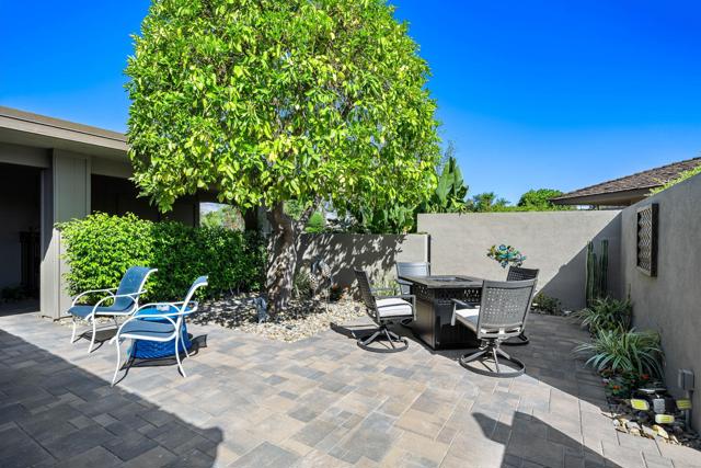 5 Seton Court, Rancho Mirage CA: https://media.crmls.org/mediaz/ff2699ac-76c2-419f-b985-19d6e8a2603b.jpg