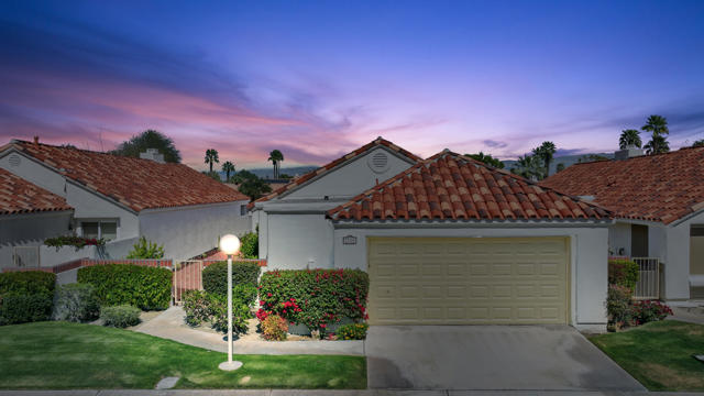 77576 Calle Las Brisas N, Palm Desert CA: https://media.crmls.org/mediaz/ff26bc66-14c9-4af1-93d5-ac057b287b43.jpg