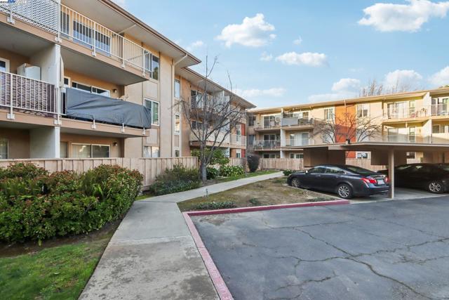 Image 21 of 25 For 38455 Bronson St  128