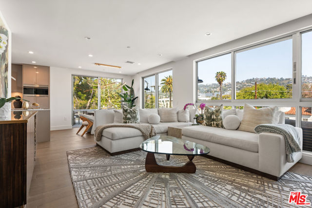 728 N Sweetzer Avenue, West Hollywood CA: https://media.crmls.org/mediaz/ff27b470-8179-46d4-b319-b8ca8efed741.jpg