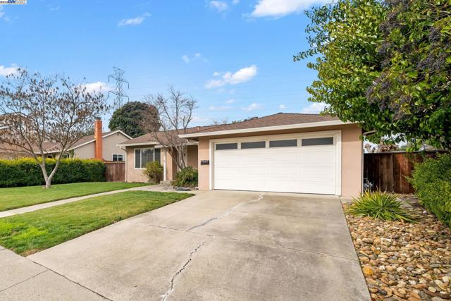 2935 Pine Valley Rd, San Ramon CA: https://media.crmls.org/mediaz/ff27d1f0-cb94-43a4-b292-f87187c10e23.jpg