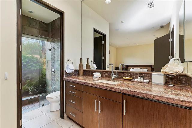 72 Royal Saint Georges Way, Rancho Mirage CA: https://media.crmls.org/mediaz/ff28645b-c544-4c4b-8b06-da6d98be4f2c.jpg