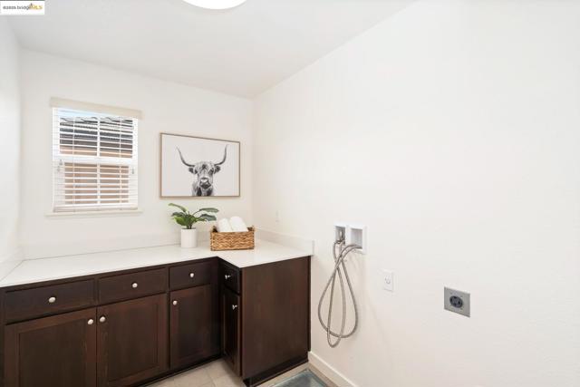 112 Willowrun Way, Oakley CA: https://media.crmls.org/mediaz/ff28a1b2-a6f0-48b6-8156-93e771887177.jpg