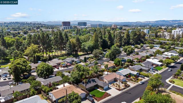 2425 Jerilynn Dr, Concord CA: https://media.crmls.org/mediaz/ff292993-c21f-41cd-9b66-9b44f3bd6197.jpg