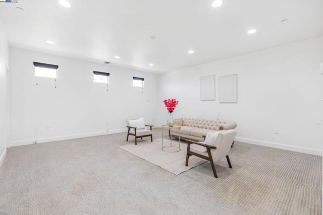 3340 Giovanni Way, Dublin CA: https://media.crmls.org/mediaz/ff293315-6be0-454a-a591-413641a8cbad.jpg