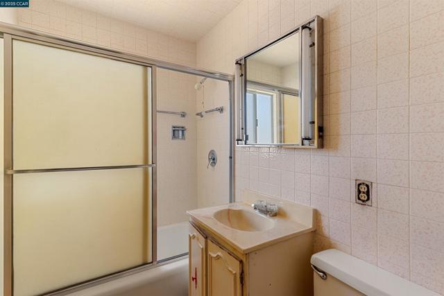1406 Monterey St, Richmond CA: https://media.crmls.org/mediaz/ff2956ac-38a2-456a-8735-e77453b90094.jpg